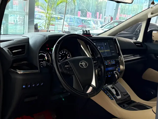 Toyota Vellfire — Фото автомобиля 10