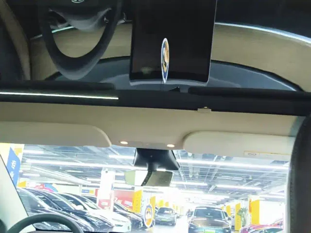 Tesla Model Y — Фото автомобиля 17