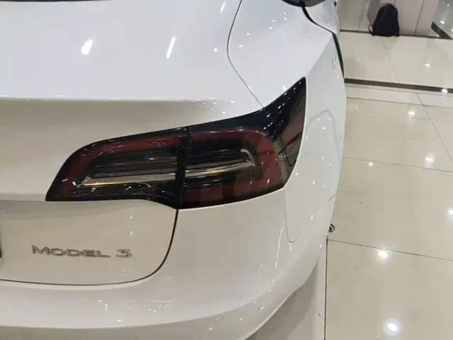 Tesla Model 3 — Фото автомобиля 7