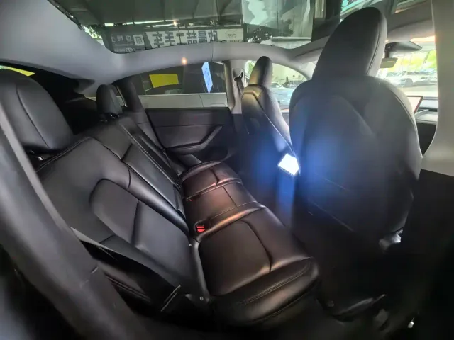 Tesla Model Y — Фото автомобиля 17