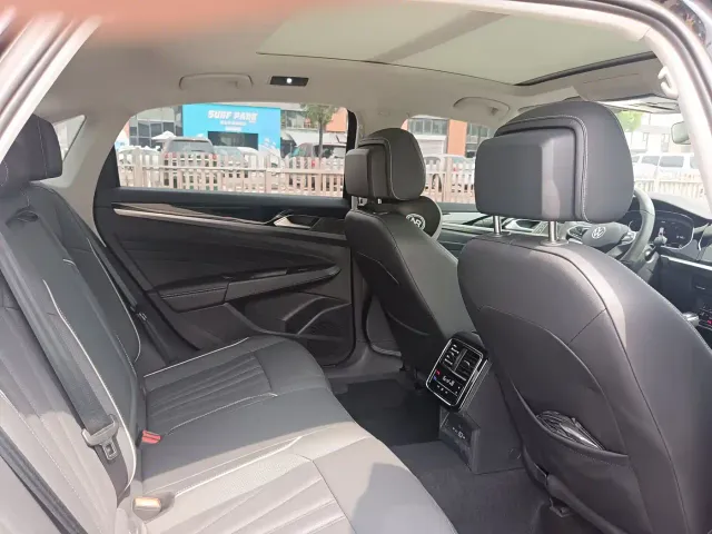 Volkswagen Passat — Фото автомобиля 30