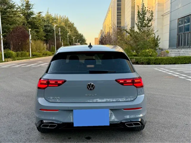 Volkswagen Golf — Фото автомобиля 7