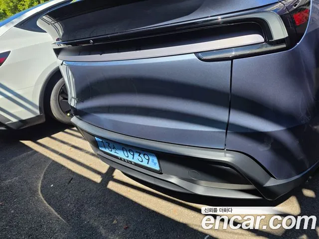 Tesla Model Y — Фото автомобиля 11