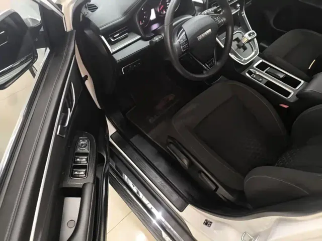 Haval M6 — Фото автомобиля 15