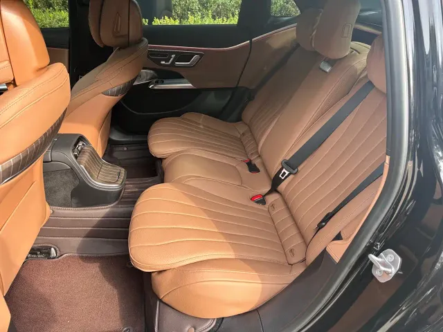 Mercedes-Benz E-Class — Фото автомобиля 8