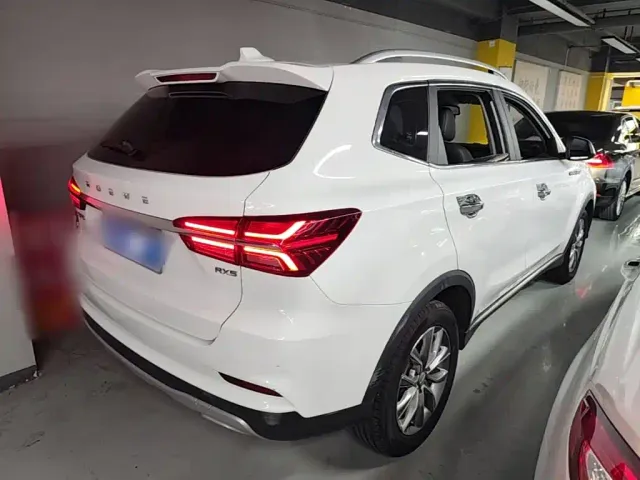 Roewe RX5 — Фото автомобиля 6
