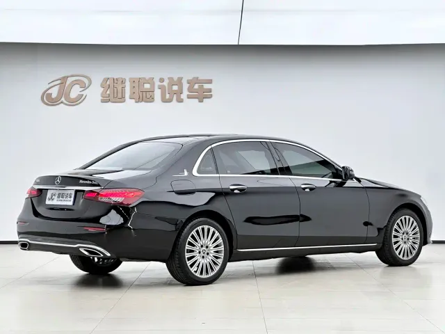 Mercedes-Benz E-Class — Фото автомобиля 4