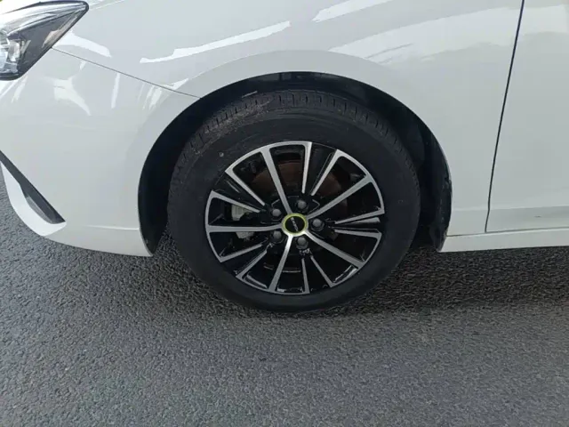 Roewe i5 — Фото автомобиля 22