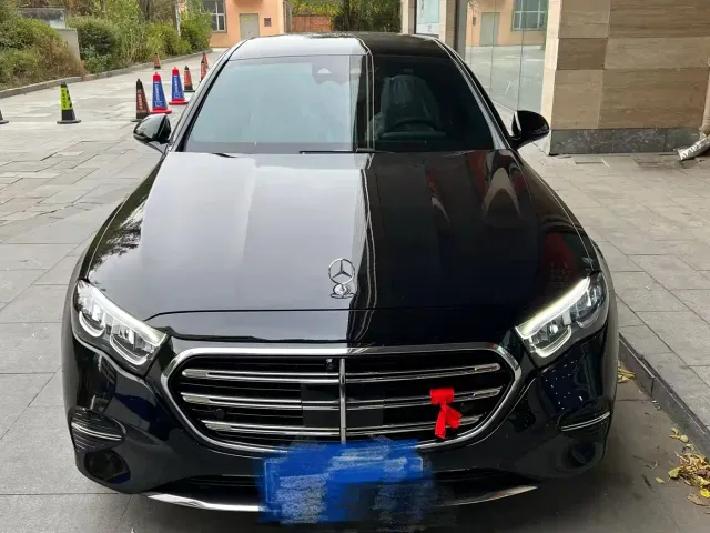 Mercedes-Benz E-Class — Фото автомобиля 2