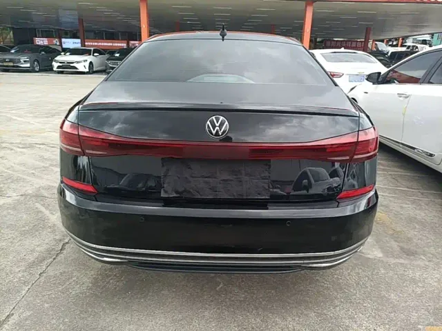 Volkswagen Passat — Фото автомобиля 3