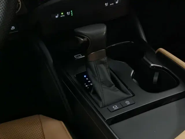 Lexus ES — Фото автомобиля 13