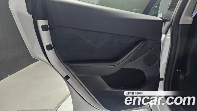 Tesla Model Y — Фото автомобиля 14