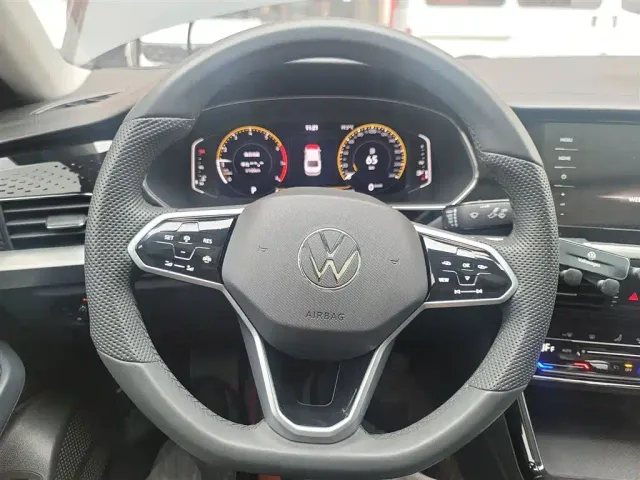 Volkswagen Passat — Фото автомобиля 10