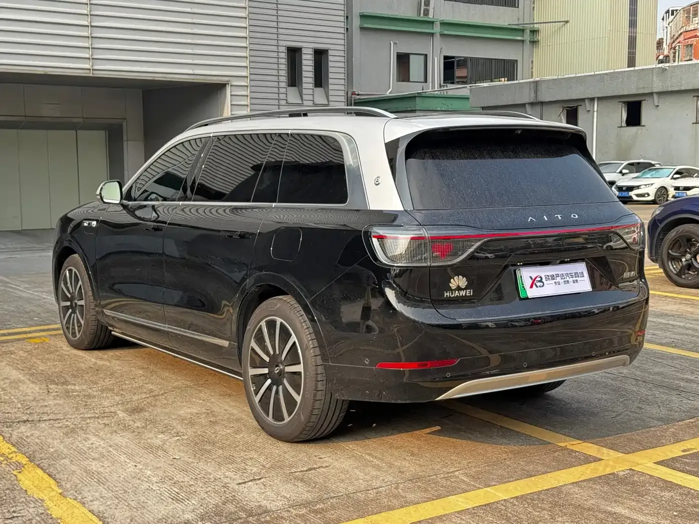 AITO Wenjie AITO M9 2024 Extended Range Ultra 42kWh 6-Seater — Фото автомобиля 5