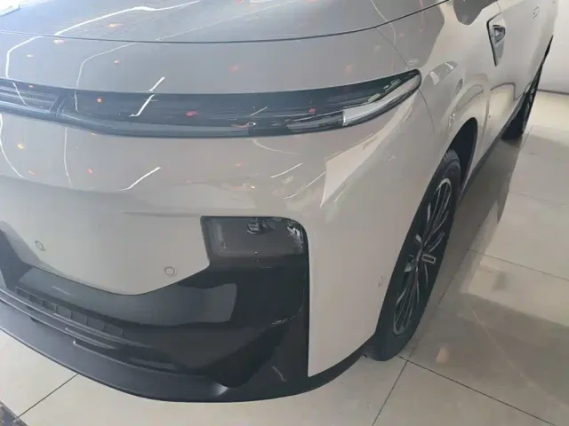 Leapmotor B10 — Фото автомобиля 23