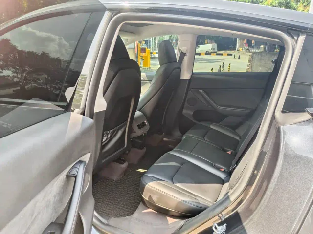 Tesla Model Y — Фото автомобиля 15