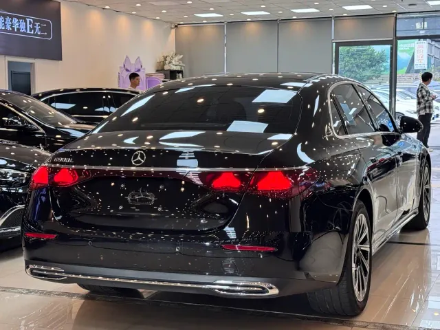 Mercedes-Benz E-Class — Фото автомобиля 5