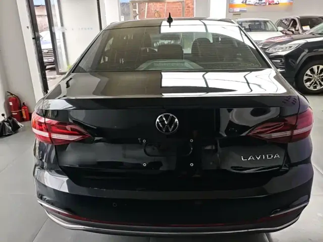 Volkswagen Lavida — Фото автомобиля 5