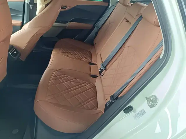 Changan Qiyuan A05 — Фото автомобиля 16
