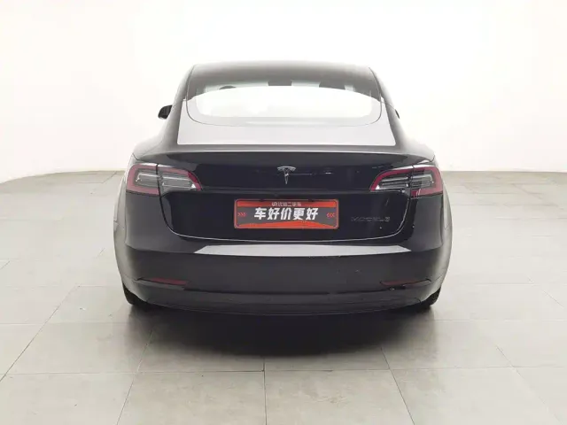 Tesla Model 3 — Фото автомобиля 4