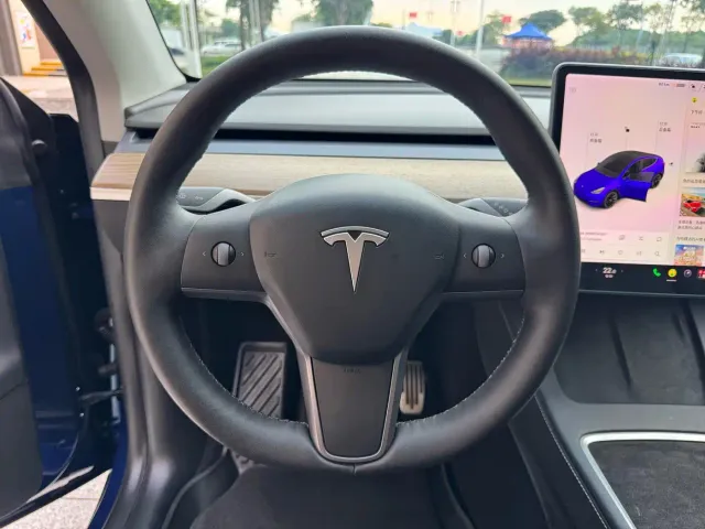 Tesla Model Y — Фото автомобиля 6