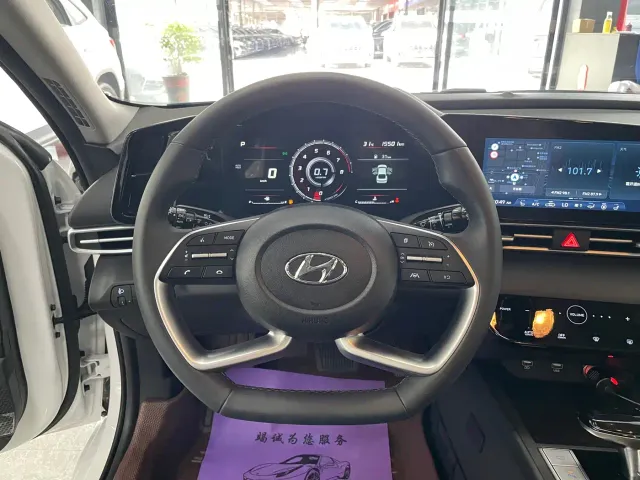 Hyundai Elantra — Фото автомобиля 8