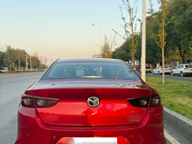 Mazda Axela — Фото автомобиля 11