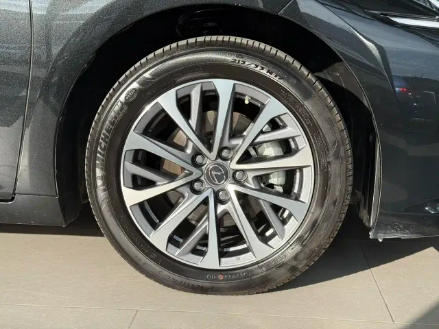 Lexus ES — Фото автомобиля 16