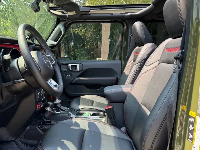 Jeep Wrangler — Фото автомобиля 18