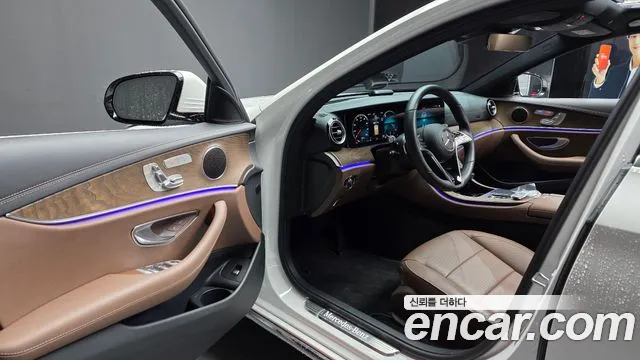 Mercedes-Benz E-Class — Фото автомобиля 7
