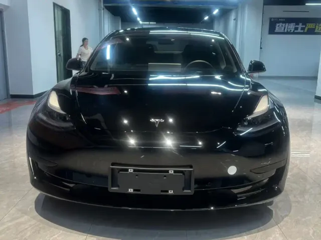 Tesla Model 3 — Фото автомобиля 2