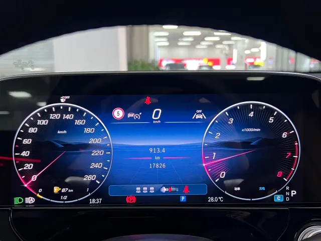Mercedes-Benz E-Class — Фото автомобиля 7