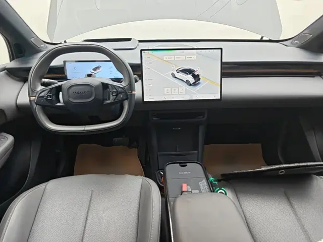 Lynk & Co Z20 — Фото автомобиля 13