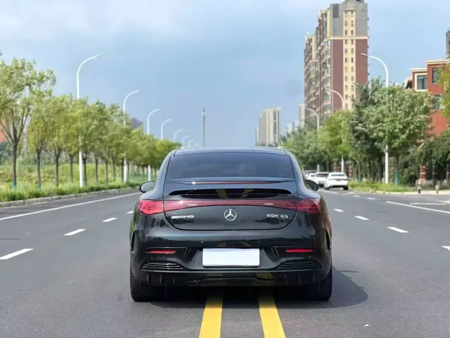 Mercedes-Benz EQE AMG — Фото автомобиля 8