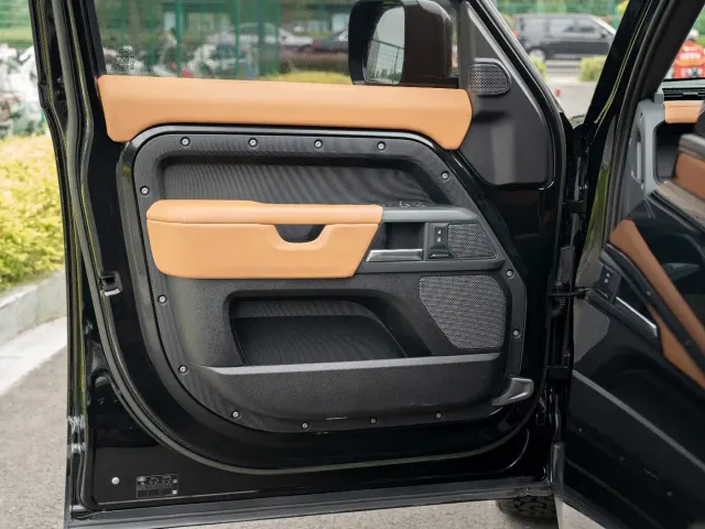 Land Rover Defender — Фото автомобиля 20