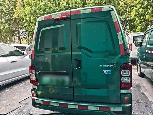 Changan Star 9 EV — Фото автомобиля 3