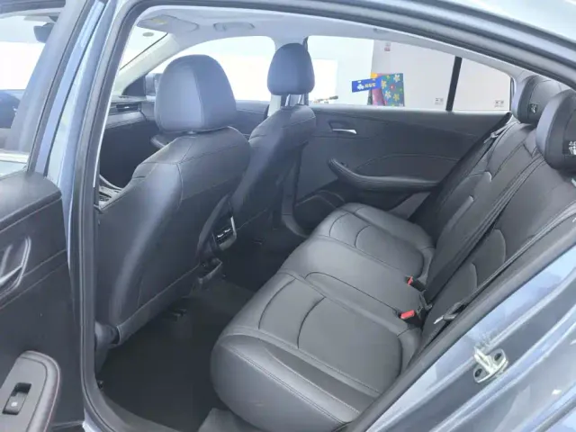 Roewe i5 — Фото автомобиля 11
