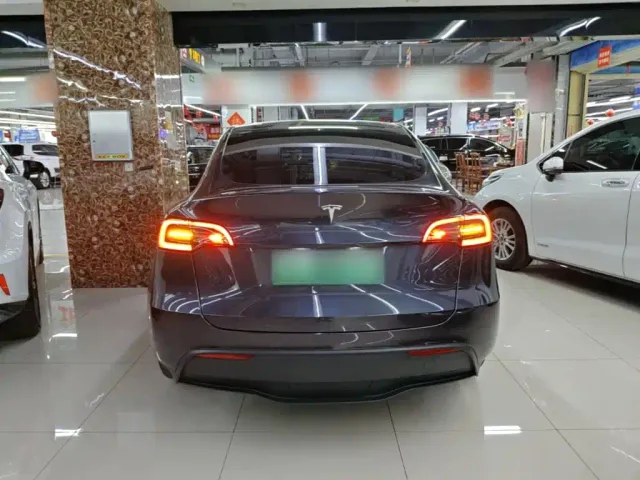 Tesla Model Y — Фото автомобиля 5
