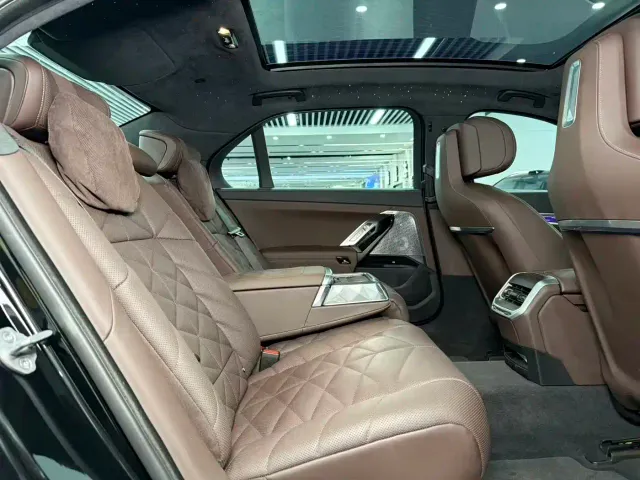 BMW 7 Series — Фото автомобиля 13