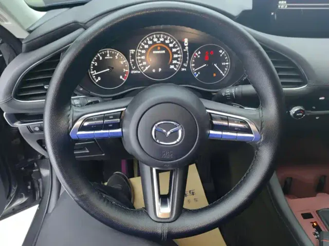 Mazda Axela — Фото автомобиля 15
