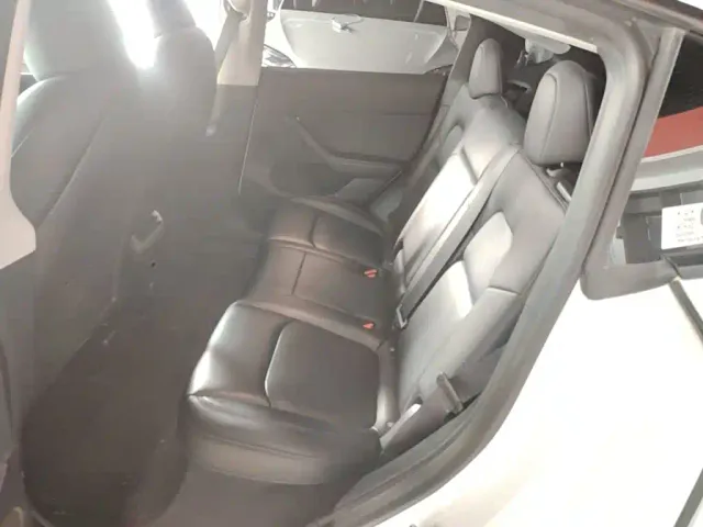 Tesla Model Y — Фото автомобиля 16