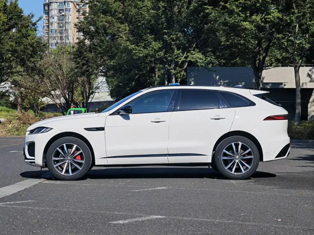 Jaguar F-Pace — Фото автомобиля 3