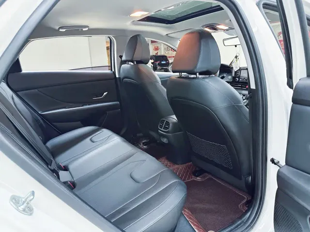 Hyundai Elantra — Фото автомобиля 10