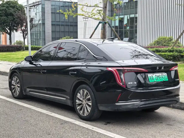 Hongqi E-QM5 — Фото автомобиля 6