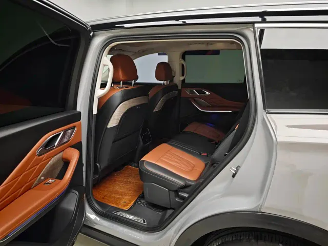 Hongqi HS7 — Фото автомобиля 17