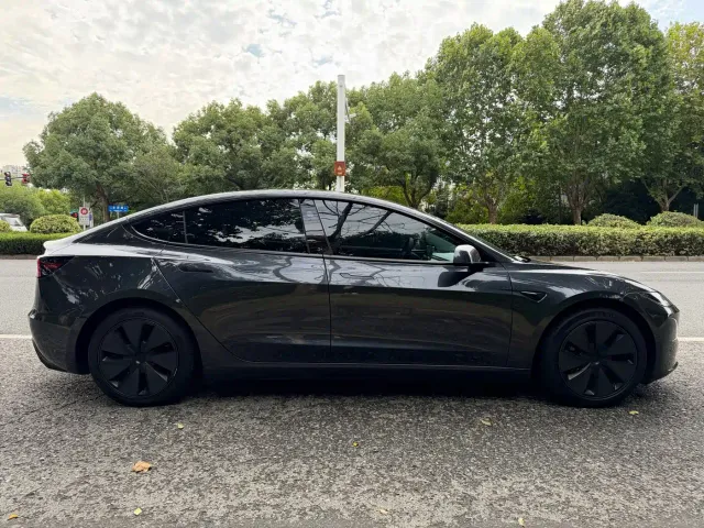 Tesla Model 3 — Фото автомобиля 6