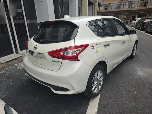 Nissan Tiida — Фото автомобиля 6