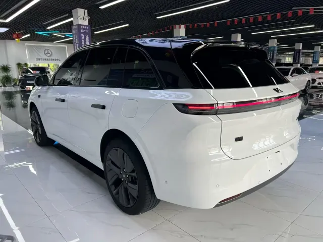 Li Auto L6 — Фото автомобиля 7