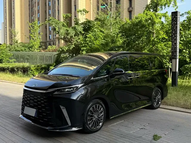 Lexus LM — Фото автомобиля 2
