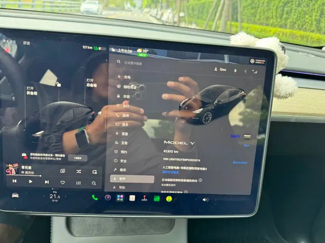 Tesla Model Y — Фото автомобиля 18